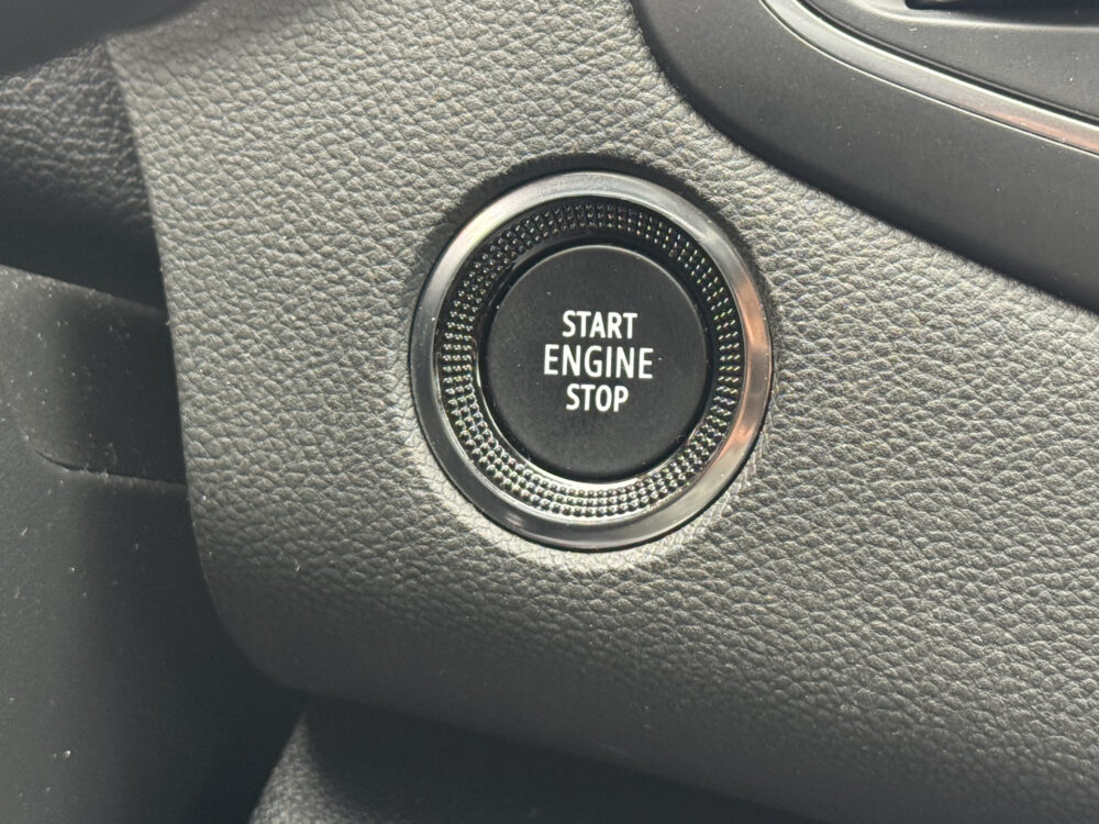 Renault Mégane 1.3 TCe Business Zen // NAVI // CAMERA // HEAD UP DISPLAY // CLIMA // CRUISE // DAB RADIO // 26