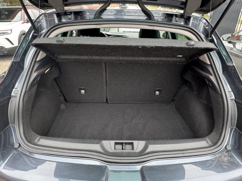 Renault Mégane 1.3 TCe Business Zen // NAVI // CAMERA // HEAD UP DISPLAY // CLIMA // CRUISE // DAB RADIO // 29