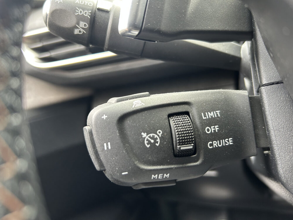 Peugeot 3008 1.6 HYbrid 225 GT BLACK PACK FACELIFT // MEMORY + MASSAGE SEAT // ADAPTIVE CRUISE // FULL LED // FOCAL AUDIO // NAVI + CARPLAY / 12