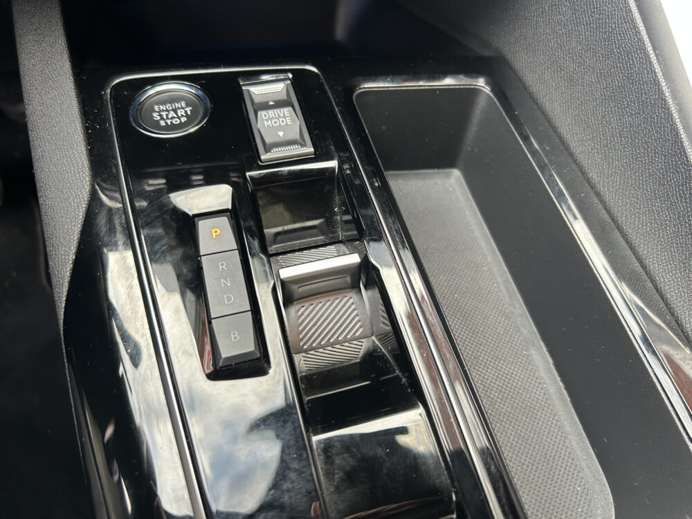 Peugeot 3008 1.6 HYbrid 225 GT BLACK PACK FACELIFT // MEMORY + MASSAGE SEAT // ADAPTIVE CRUISE // FULL LED // FOCAL AUDIO // NAVI + CARPLAY / 18