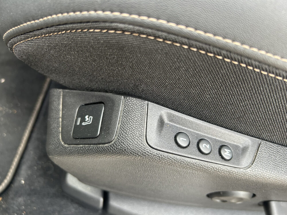 Peugeot 3008 1.6 HYbrid 225 GT BLACK PACK FACELIFT // MEMORY + MASSAGE SEAT // ADAPTIVE CRUISE // FULL LED // FOCAL AUDIO // NAVI + CARPLAY / 20