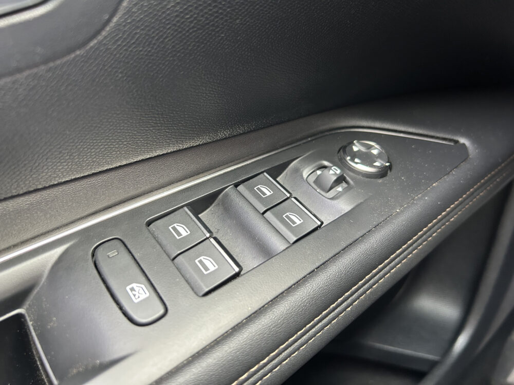 Peugeot 3008 1.6 HYbrid 225 GT BLACK PACK FACELIFT // MEMORY + MASSAGE SEAT // ADAPTIVE CRUISE // FULL LED // FOCAL AUDIO // NAVI + CARPLAY / 22