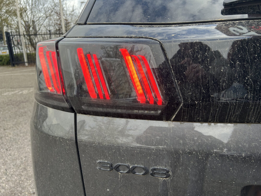 Peugeot 3008 1.6 HYbrid 225 GT BLACK PACK FACELIFT // MEMORY + MASSAGE SEAT // ADAPTIVE CRUISE // FULL LED // FOCAL AUDIO // NAVI + CARPLAY / 34