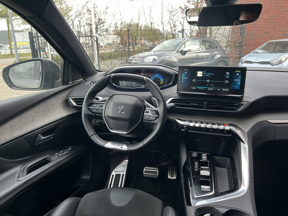 Peugeot 3008 1.6 HYbrid 225 GT BLACK PACK FACELIFT // MEMORY + MASSAGE SEAT // ADAPTIVE CRUISE // FULL LED // FOCAL AUDIO // NAVI + CARPLAY / 7