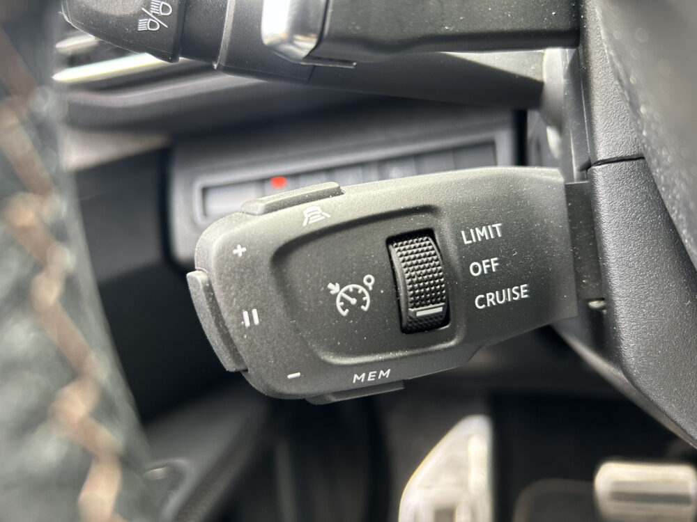 Peugeot 3008 1.6 HYbrid 225 GT BLACK PACK // PANO/SCHUIFKANTELDAK // ADAPTIVE CRUISE // FULL LED // FOCAL AUDIO // NAVI + CARPLAY // CAMERA 12