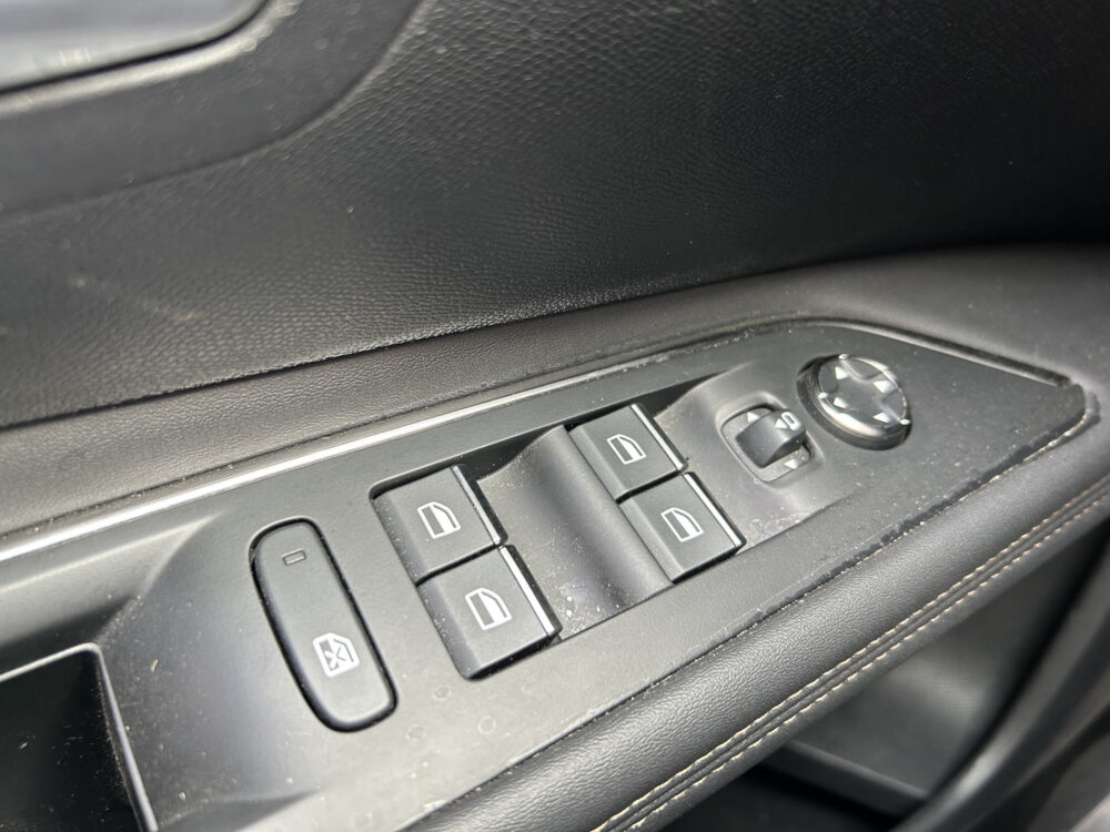 Peugeot 3008 1.6 HYbrid 225 GT BLACK PACK // PANO/SCHUIFKANTELDAK // ADAPTIVE CRUISE // FULL LED // FOCAL AUDIO // NAVI + CARPLAY // CAMERA 21