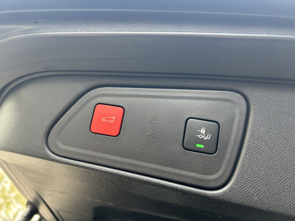 Peugeot 3008 1.6 HYbrid 225 GT BLACK PACK // PANO/SCHUIFKANTELDAK // ADAPTIVE CRUISE // FULL LED // FOCAL AUDIO // NAVI + CARPLAY // CAMERA 32