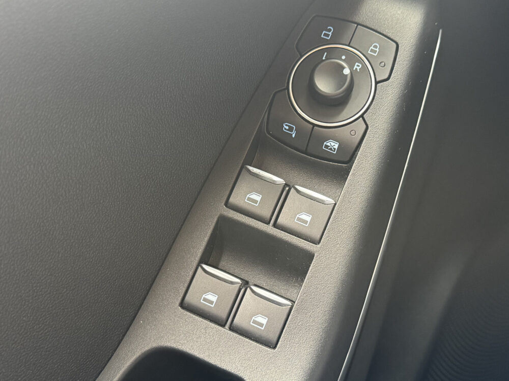 Ford Puma 1.0 EcoBoost Hybrid Titanium X // PANO SCHUIF DAK // NAVI // PDC // STOEL + STUUR VERWARMING // FULL LED // 25