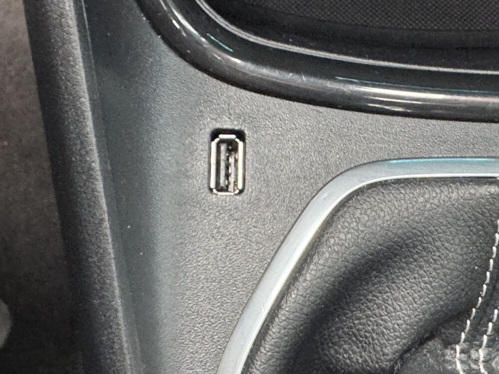 Ford Puma 1.0 EcoBoost Hybrid Titanium X // PANO SCHUIF DAK // NAVI // PDC // STOEL + STUUR VERWARMING // FULL LED // 32