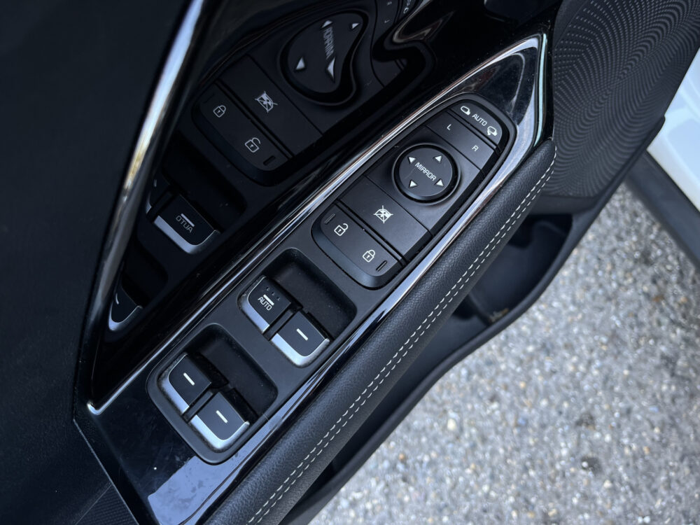 Kia Niro 1.6 GDi PHEV DynamicLine // LED // ADAPT. CRUISE // CAMERA // APPLE-ANDROID AUTO // CLIMA // STOEL+STUURVERWARMING // 18