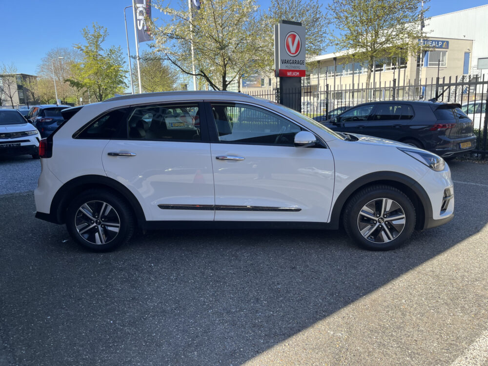Kia Niro 1.6 GDi PHEV DynamicLine // LED // ADAPT. CRUISE // CAMERA // APPLE-ANDROID AUTO // CLIMA // STOEL+STUURVERWARMING // 6