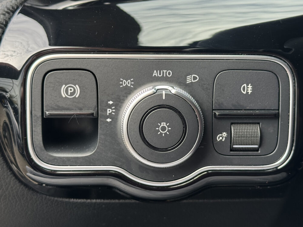 Mercedes-Benz A-Klasse 250 e Business Line // DEALER ONDERHOUDEN!! // WIDESCREEN NAVI // CAMERA // CLIMA // CRUISE // STOELVERWARMING // 23