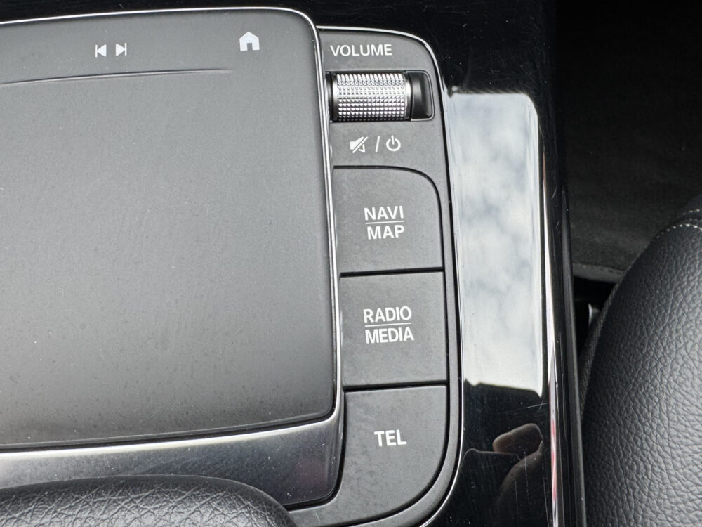 Mercedes-Benz A-Klasse 250 e Business Line // DEALER ONDERHOUDEN!! // WIDESCREEN NAVI // CAMERA // CLIMA // CRUISE // STOELVERWARMING // 26