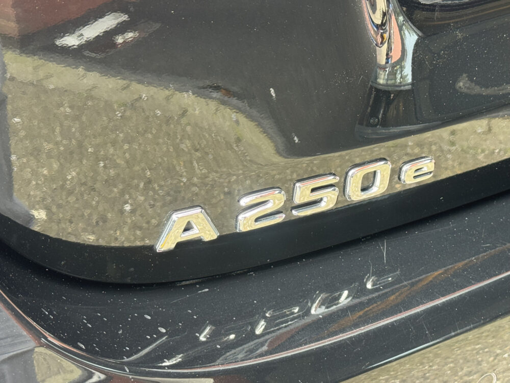 Mercedes-Benz A-Klasse 250 e Business Line // DEALER ONDERHOUDEN!! // WIDESCREEN NAVI // CAMERA // CLIMA // CRUISE // STOELVERWARMING // 30