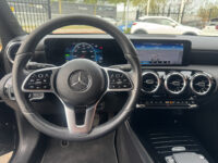 Mercedes-Benz A-Klasse 250 e Business Line // DEALER ONDERHOUDEN!! // WIDESCREEN NAVI // CAMERA // CLIMA // CRUISE // STOELVERWARMING // 43