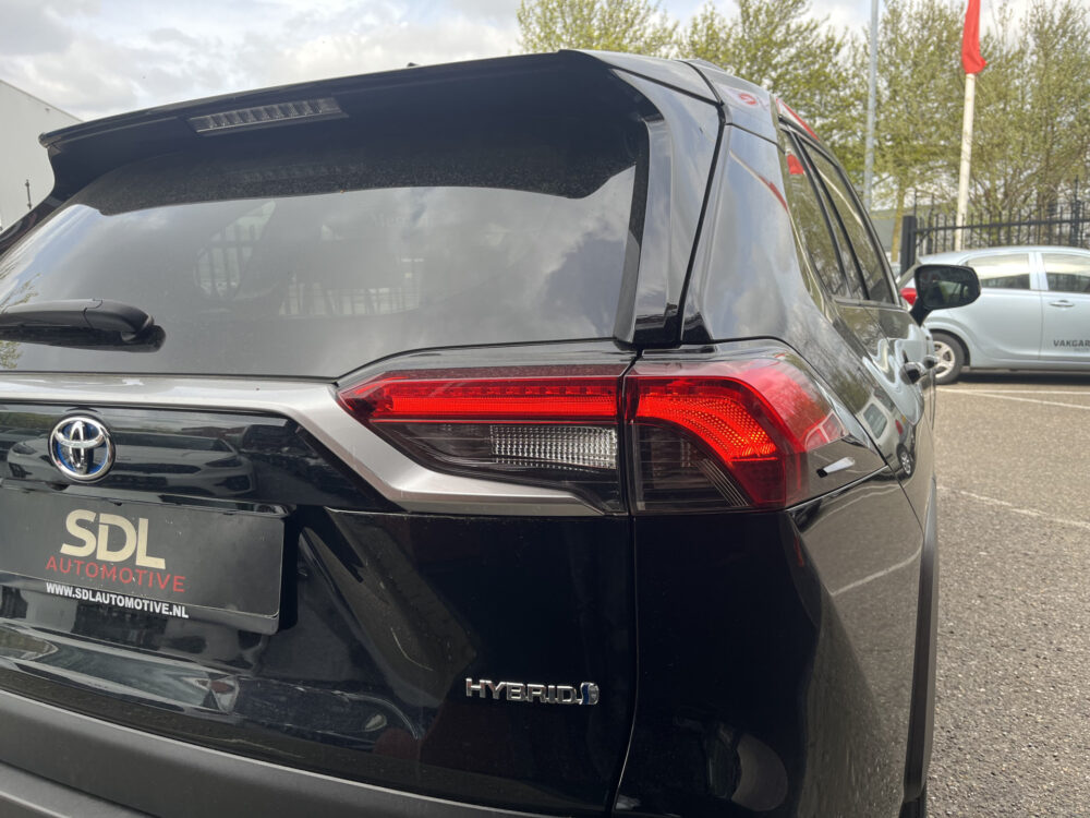 Toyota RAV4 2.5 Hybrid Business Plus // TREKHAAK // ADAPT. CRUISE // ELEK. ACHTERKLEP + STOEL // LEDER // STUUR+STOELVERWARMING // CAMERA // 13