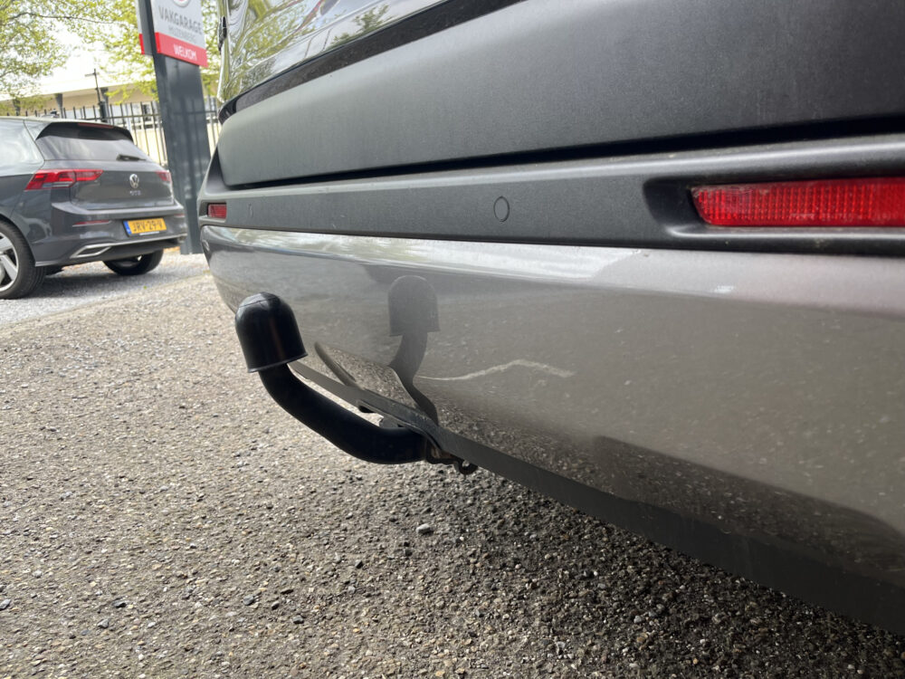 Toyota RAV4 2.5 Hybrid Business Plus // TREKHAAK // ADAPT. CRUISE // ELEK. ACHTERKLEP + STOEL // LEDER // STUUR+STOELVERWARMING // CAMERA // 14