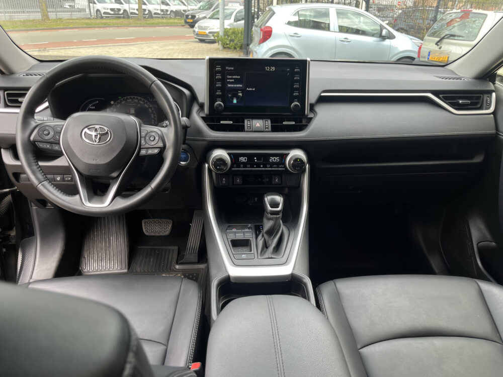 Toyota RAV4 2.5 Hybrid Business Plus // TREKHAAK // ADAPT. CRUISE // ELEK. ACHTERKLEP + STOEL // LEDER // STUUR+STOELVERWARMING // CAMERA // 20