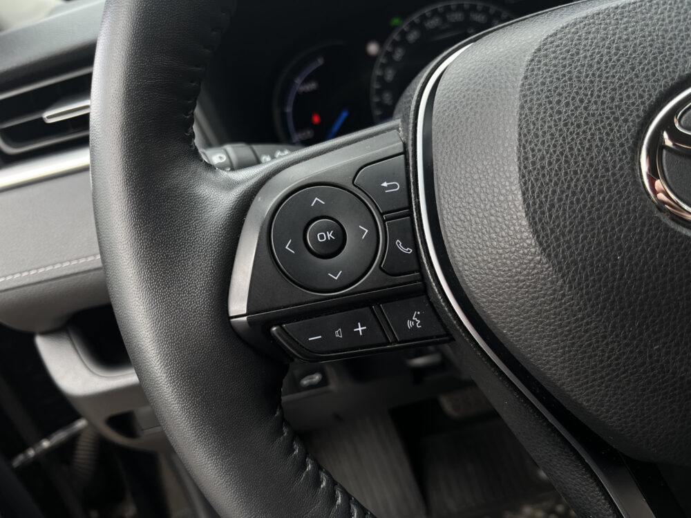 Toyota RAV4 2.5 Hybrid Business Plus // TREKHAAK // ADAPT. CRUISE // ELEK. ACHTERKLEP + STOEL // LEDER // STUUR+STOELVERWARMING // CAMERA // 23