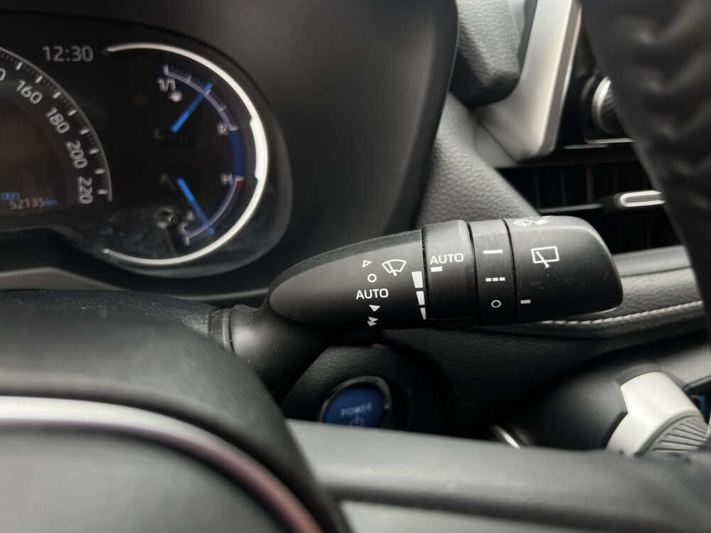 Toyota RAV4 2.5 Hybrid Business Plus // TREKHAAK // ADAPT. CRUISE // ELEK. ACHTERKLEP + STOEL // LEDER // STUUR+STOELVERWARMING // CAMERA // 26