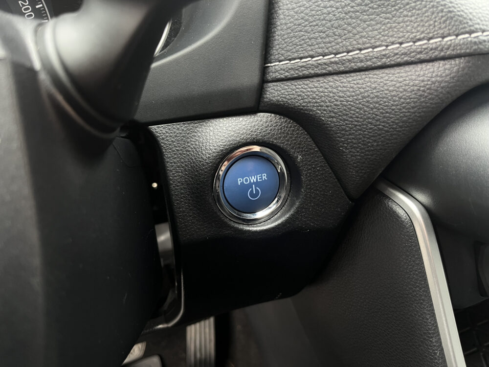 Toyota RAV4 2.5 Hybrid Business Plus // TREKHAAK // ADAPT. CRUISE // ELEK. ACHTERKLEP + STOEL // LEDER // STUUR+STOELVERWARMING // CAMERA // 27