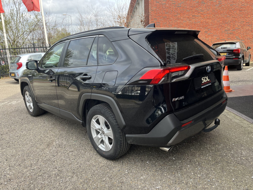 Toyota RAV4 2.5 Hybrid Business Plus // TREKHAAK // ADAPT. CRUISE // ELEK. ACHTERKLEP + STOEL // LEDER // STUUR+STOELVERWARMING // CAMERA // 3