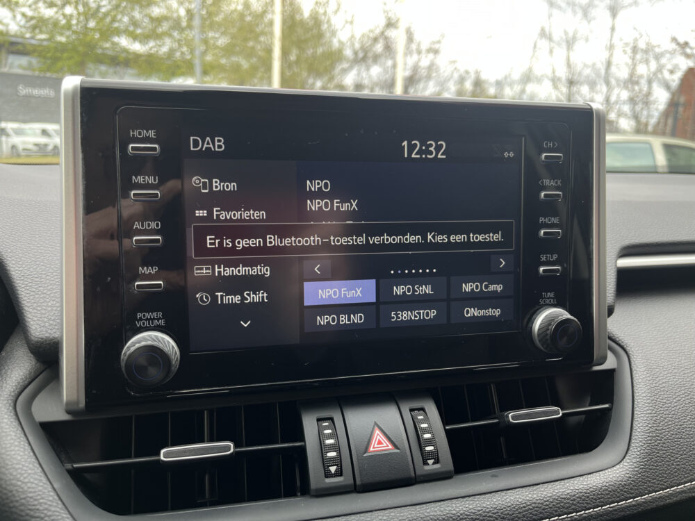 Toyota RAV4 2.5 Hybrid Business Plus // TREKHAAK // ADAPT. CRUISE // ELEK. ACHTERKLEP + STOEL // LEDER // STUUR+STOELVERWARMING // CAMERA // 33