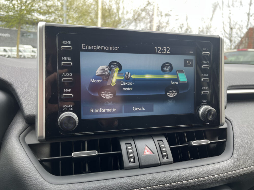 Toyota RAV4 2.5 Hybrid Business Plus // TREKHAAK // ADAPT. CRUISE // ELEK. ACHTERKLEP + STOEL // LEDER // STUUR+STOELVERWARMING // CAMERA // 34