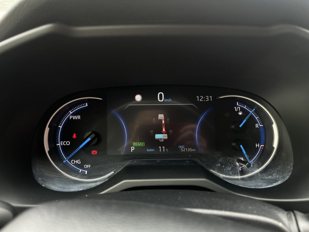 Toyota RAV4 2.5 Hybrid Business Plus // TREKHAAK // ADAPT. CRUISE // ELEK. ACHTERKLEP + STOEL // LEDER // STUUR+STOELVERWARMING // CAMERA // 36