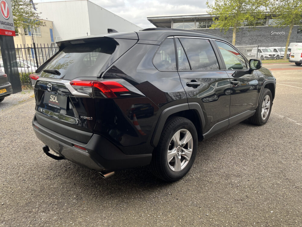 Toyota RAV4 2.5 Hybrid Business Plus // TREKHAAK // ADAPT. CRUISE // ELEK. ACHTERKLEP + STOEL // LEDER // STUUR+STOELVERWARMING // CAMERA // 5