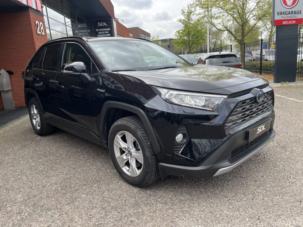 Toyota RAV4 2.5 Hybrid Business Plus // TREKHAAK // ADAPT. CRUISE // ELEK. ACHTERKLEP + STOEL // LEDER // STUUR+STOELVERWARMING // CAMERA // 7
