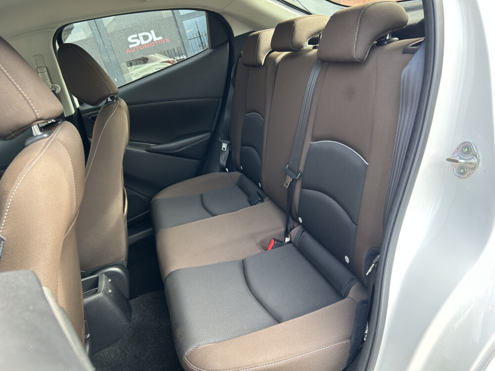 Mazda 2 1.5 Skyactiv-G Comfort // LED // NAVI + CARPLAY // PDC // CRUISE // STOELVERWARMING 24