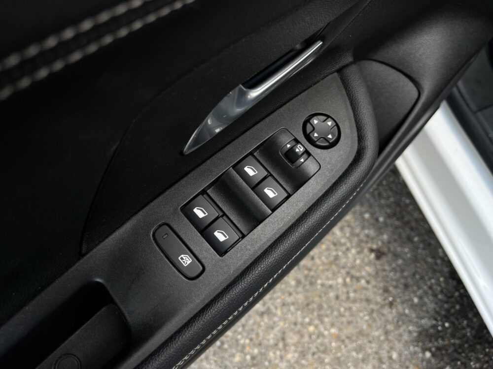 Opel Mokka 1.2 Turbo GS Line // LED // DODEHOEK // KEYLESS // CAMERA // APPLE-ANDROID AUTO // STOELVERWARMING // 18