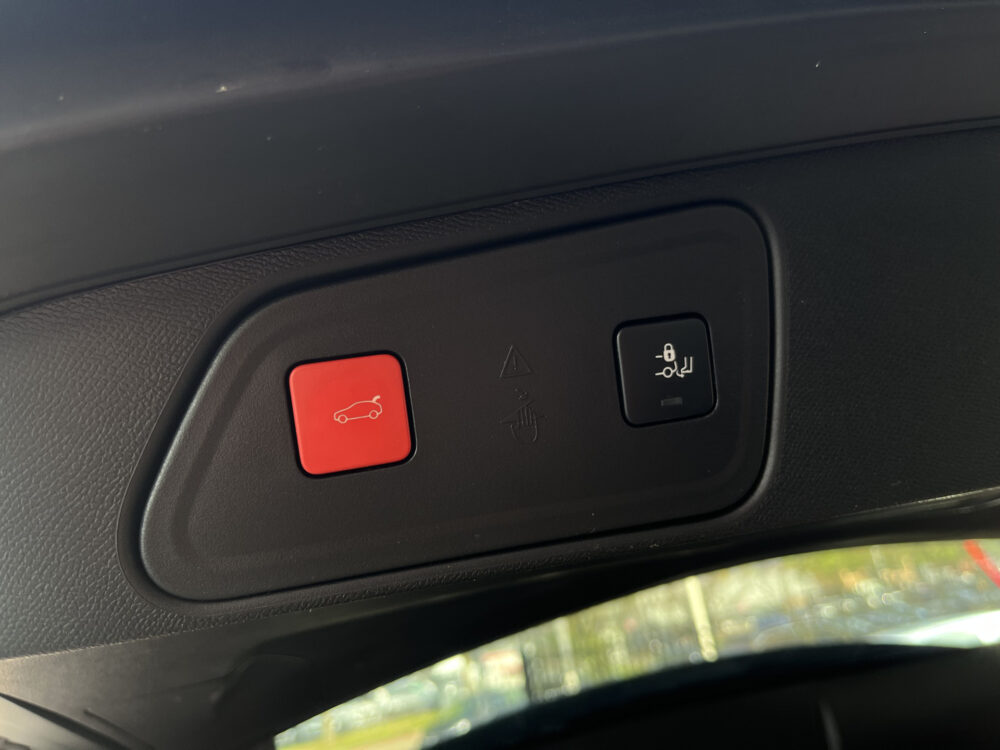 Peugeot 3008 1.2 Turbo GT Line // LEDER // ELEK. STOEL+GEHEUGEN // DODEHOEK // 360 CAMERA // CRUISE // NAVI+CARPLAY // KEYLESS // 11