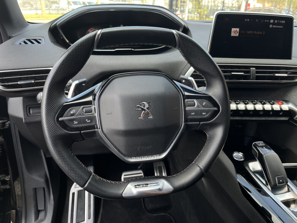 Peugeot 3008 1.2 Turbo GT Line // LEDER // ELEK. STOEL+GEHEUGEN // DODEHOEK // 360 CAMERA // CRUISE // NAVI+CARPLAY // KEYLESS // 21