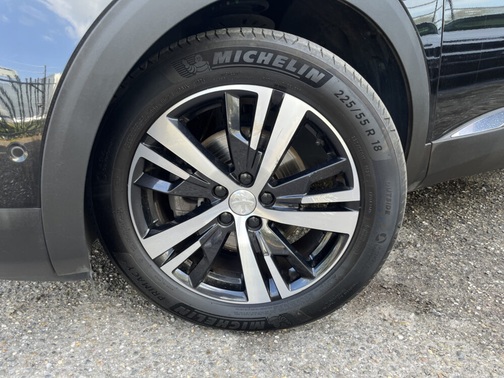 Peugeot 3008 1.2 Turbo GT Line // LEDER // ELEK. STOEL+GEHEUGEN // DODEHOEK // 360 CAMERA // CRUISE // NAVI+CARPLAY // KEYLESS // 3