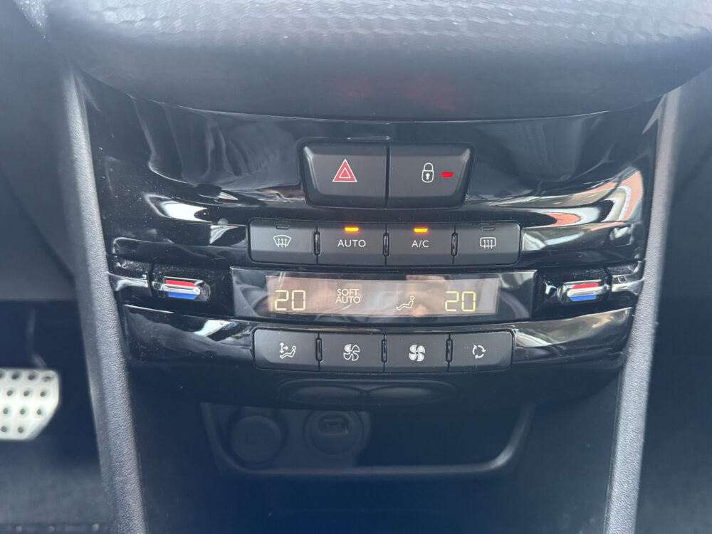 Peugeot 2008 1.2 PureTech GT-Line // D-RIEM VERVANGEN!! // NAVI // CAMERA // CLIMA // CRUISE // 20