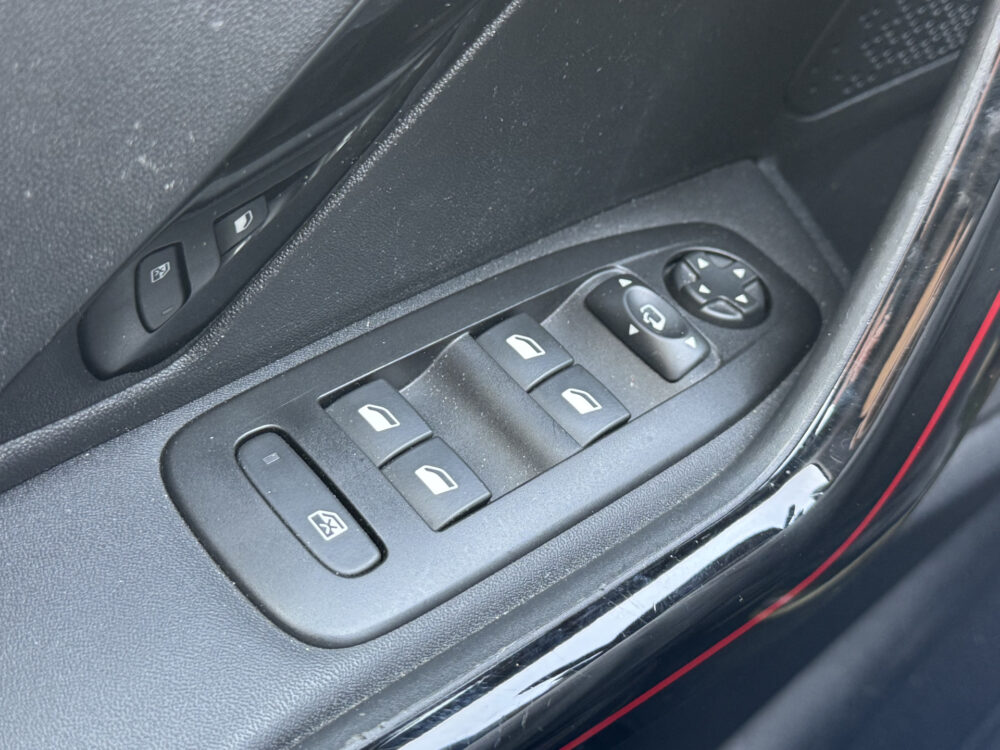 Peugeot 2008 1.2 PureTech GT-Line // D-RIEM VERVANGEN!! // NAVI // CAMERA // CLIMA // CRUISE // 27