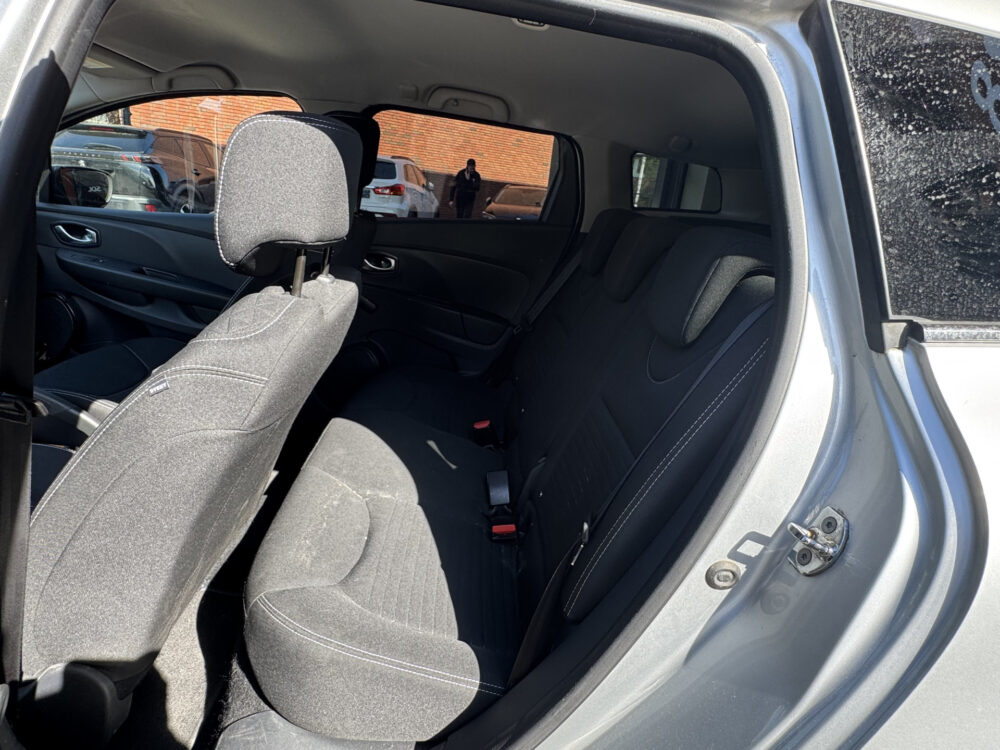 Renault Clio Estate 0.9 TCe Limited // NAP PAS! // NAVI // PDC // AIRCO // CRUISE // BLUETOOTH // 11