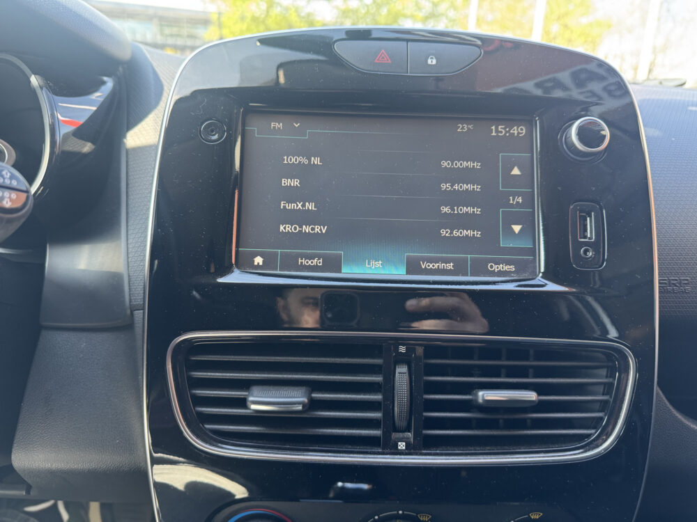 Renault Clio Estate 0.9 TCe Limited // NAP PAS! // NAVI // PDC // AIRCO // CRUISE // BLUETOOTH // 16