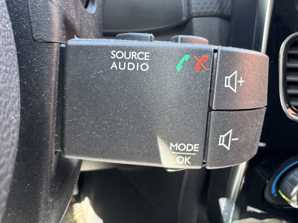 Renault Clio Estate 0.9 TCe Limited // NAP PAS! // NAVI // PDC // AIRCO // CRUISE // BLUETOOTH // 21