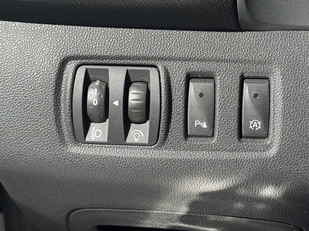 Renault Clio Estate 0.9 TCe Limited // NAP PAS! // NAVI // PDC // AIRCO // CRUISE // BLUETOOTH // 27