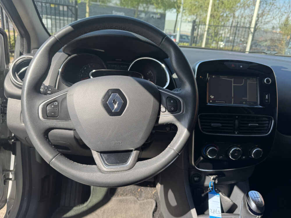 Renault Clio Estate 0.9 TCe Limited // NAP PAS! // NAVI // PDC // AIRCO // CRUISE // BLUETOOTH // 9