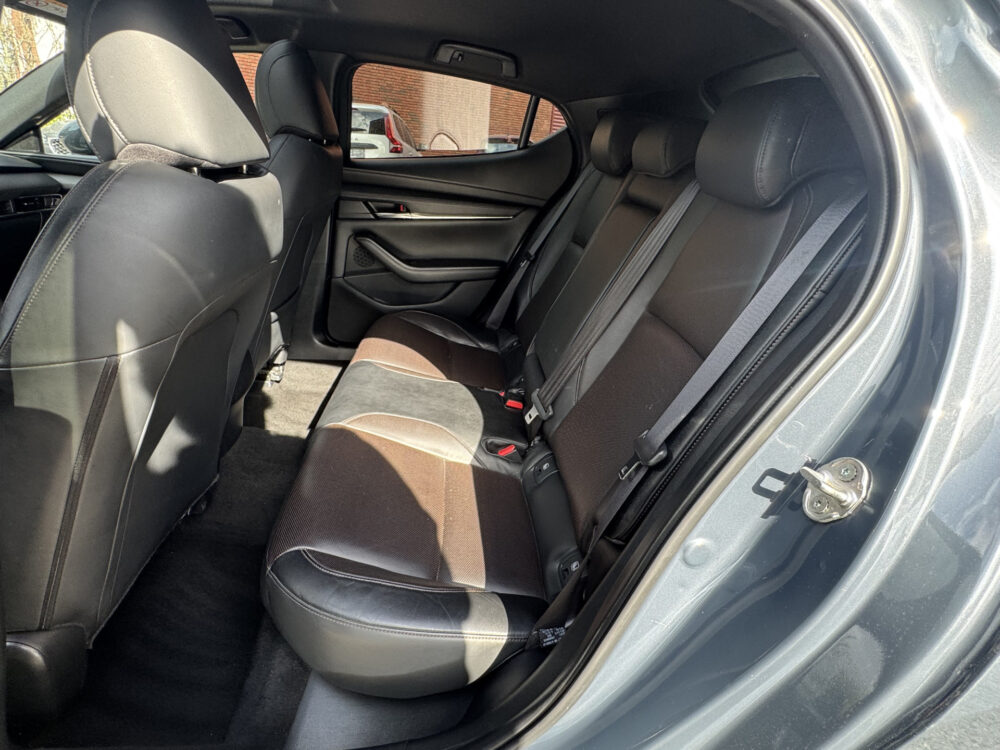 Mazda 3 2.0 e-SkyActiv-X M Hybrid 186 Luxury // FULL OPTIONS!! // SCHUIF-KANTEL DAK // NAVI // 360 CAMERA // BOSE AUDIO // MEMORY SEATS! 12