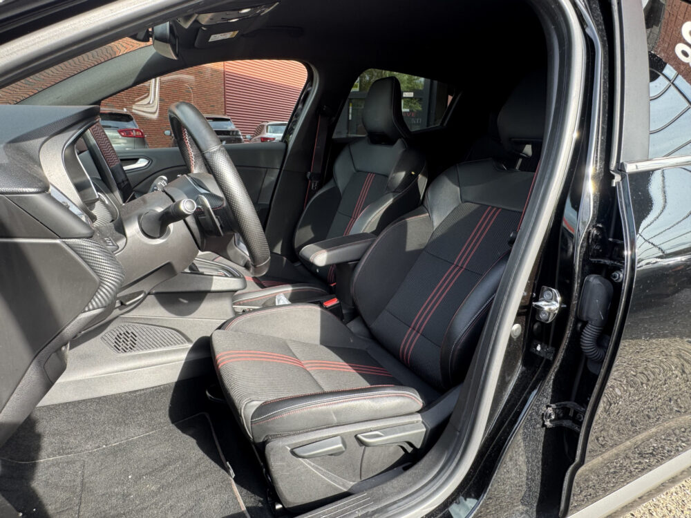 Renault Clio 1.3 TCe R.S. Line // 131PK!! // BOSE AUDIO // PERFECT ONDERHOUDEN // NAVI // CAMERA // ADAPTIVE CRUISE // CLIMA // 10