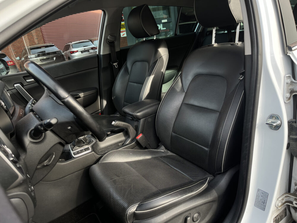 Kia Sportage 1.6 GDI Design Edition // LED // JBL AUDIO // KEYLESS // LEDER+ELEK. STOEL // NAVI+CARPLAY // CAMERA // STUUR+STOELVERWARMING // 16