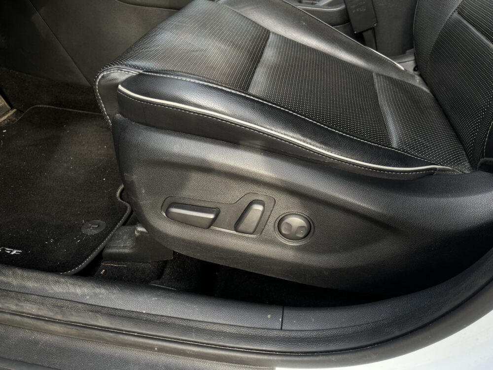 Kia Sportage 1.6 GDI Design Edition // LED // JBL AUDIO // KEYLESS // LEDER+ELEK. STOEL // NAVI+CARPLAY // CAMERA // STUUR+STOELVERWARMING // 21