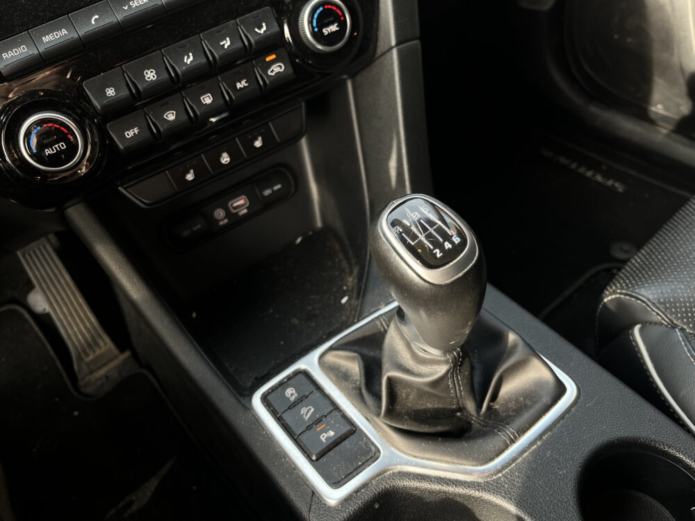 Kia Sportage 1.6 GDI Design Edition // LED // JBL AUDIO // KEYLESS // LEDER+ELEK. STOEL // NAVI+CARPLAY // CAMERA // STUUR+STOELVERWARMING // 26