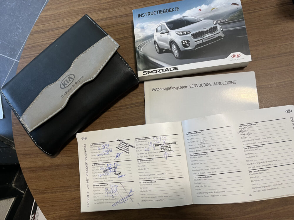 Kia Sportage 1.6 GDI Design Edition // LED // JBL AUDIO // KEYLESS // LEDER+ELEK. STOEL // NAVI+CARPLAY // CAMERA // STUUR+STOELVERWARMING // 9