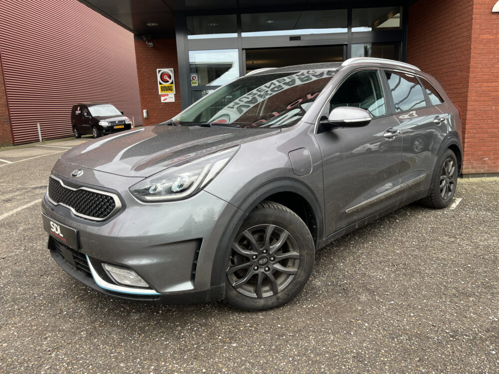 Kia Niro 1.6 GDi PHEV DynamicPlusLine // ADAPT. CRUISE // HALF LEDER // DODEHOEK // CAMERA // NAVI+CARPLAY // STUUR+STOELVERWARMING // 1